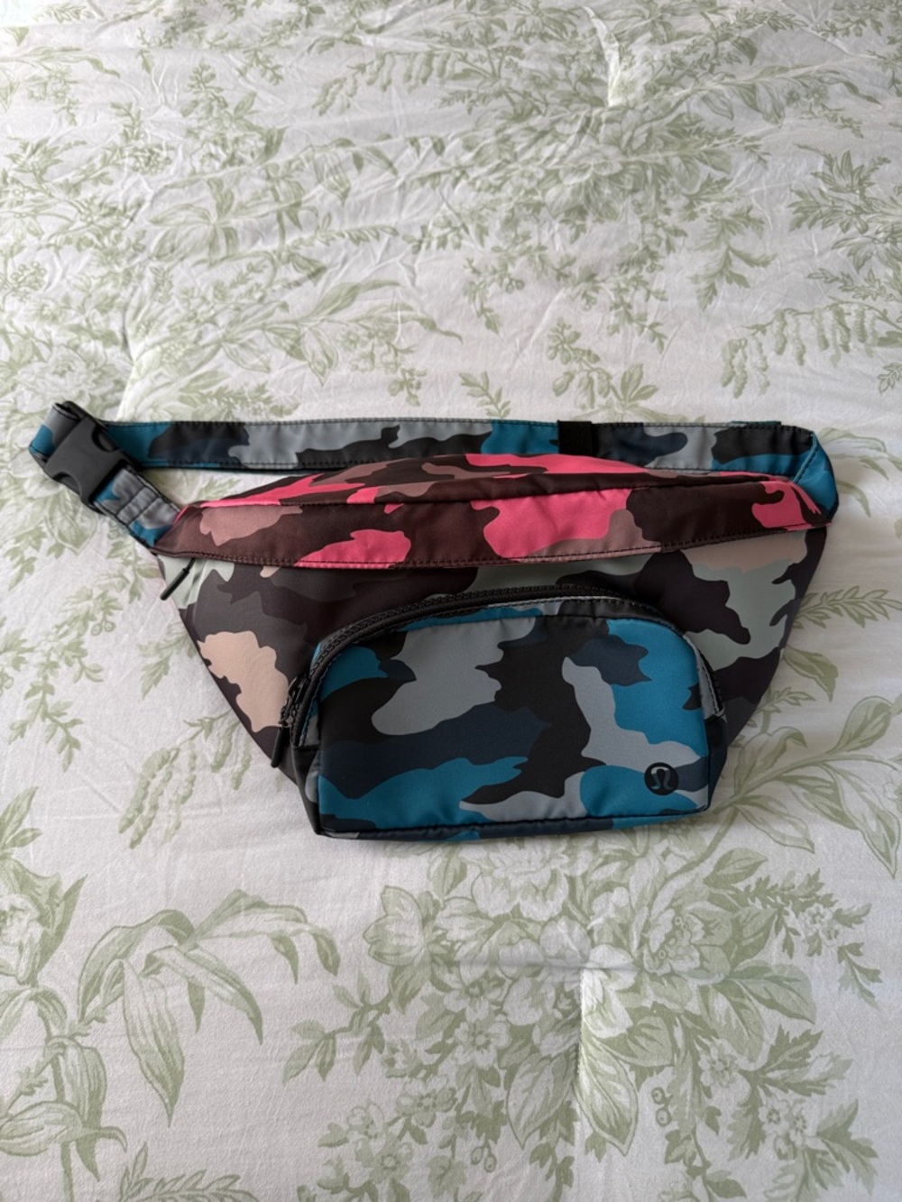 Lululemon The Rest is Written Belt Bag 3L in Heritage 365 Camo